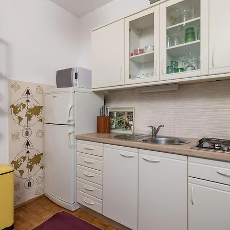 3 Bedroom Cozy In 오파티아