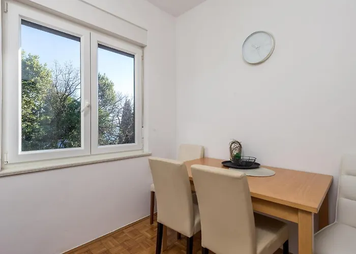3 Bedroom Cozy In Appartamento Abbazia
