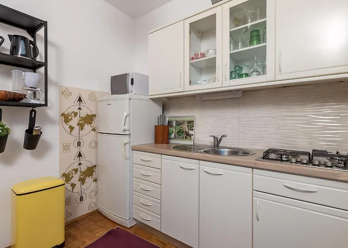 3 Bedroom Cozy In Abbazia