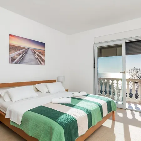 3 Bedroom Cozy In *