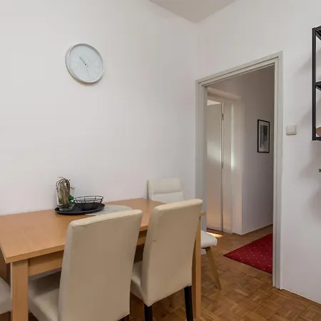 Apartment 3 Bedroom Cozy In Opatija