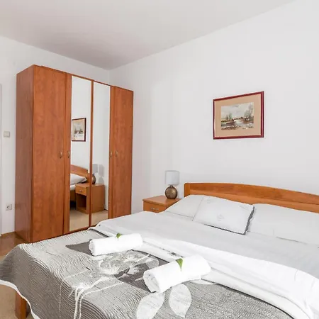 Apartment 3 Bedroom Cozy In